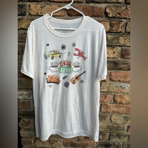 Tops - Friends TShirt unisex medium NWOT